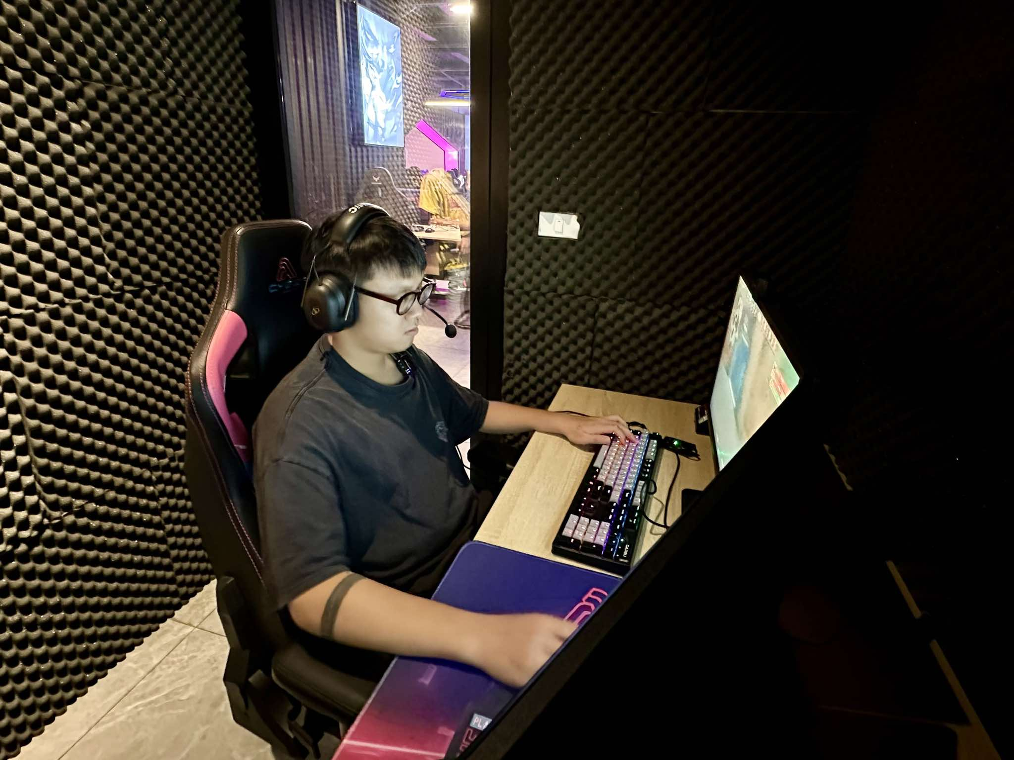 Stream rooms have steady customer flow. Illustration