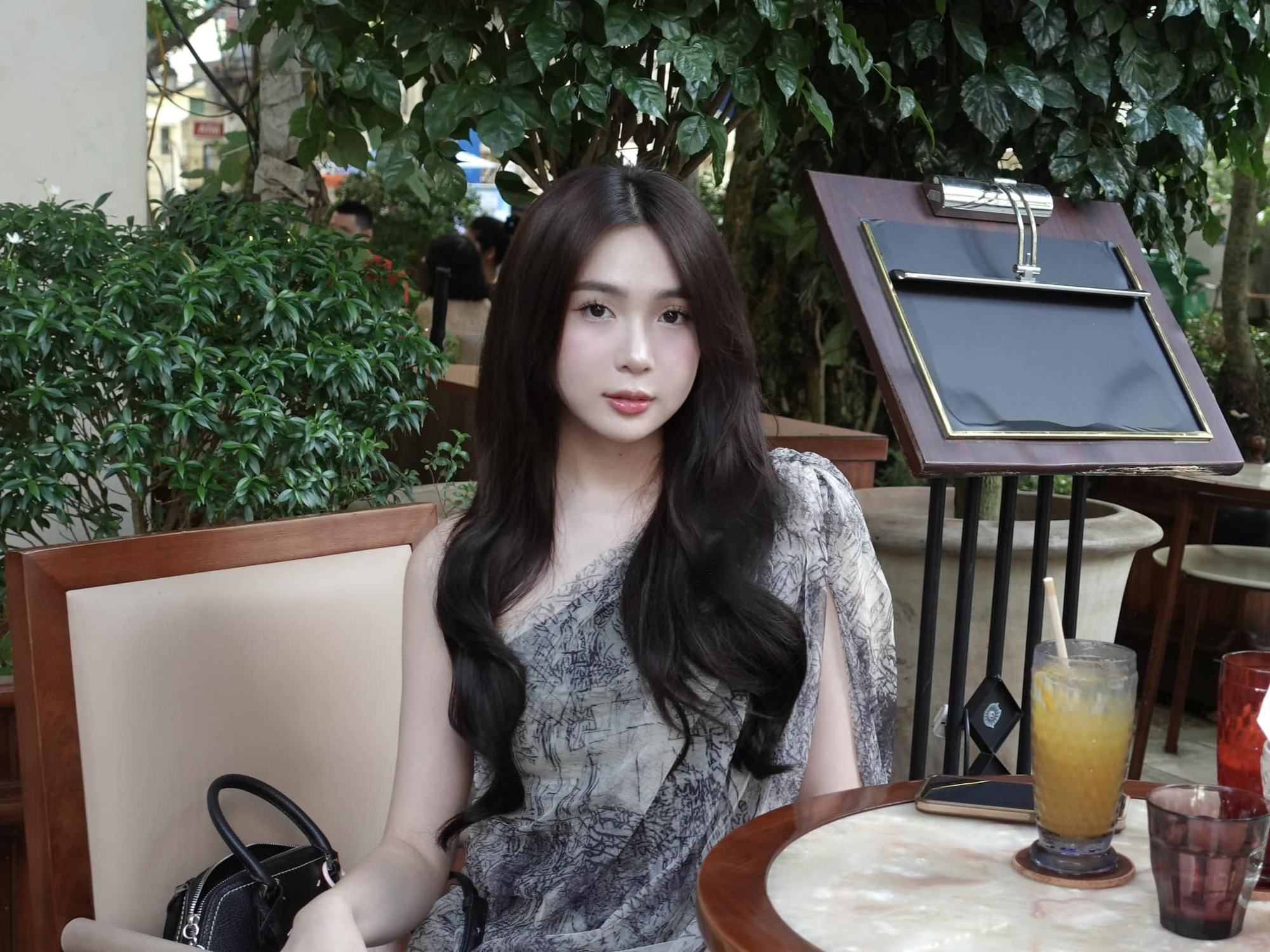 Streamer Miên Trinh’s Glow-Up After Độ Mixi’s Matchmaking 8 Miên Trinh smiling portrait