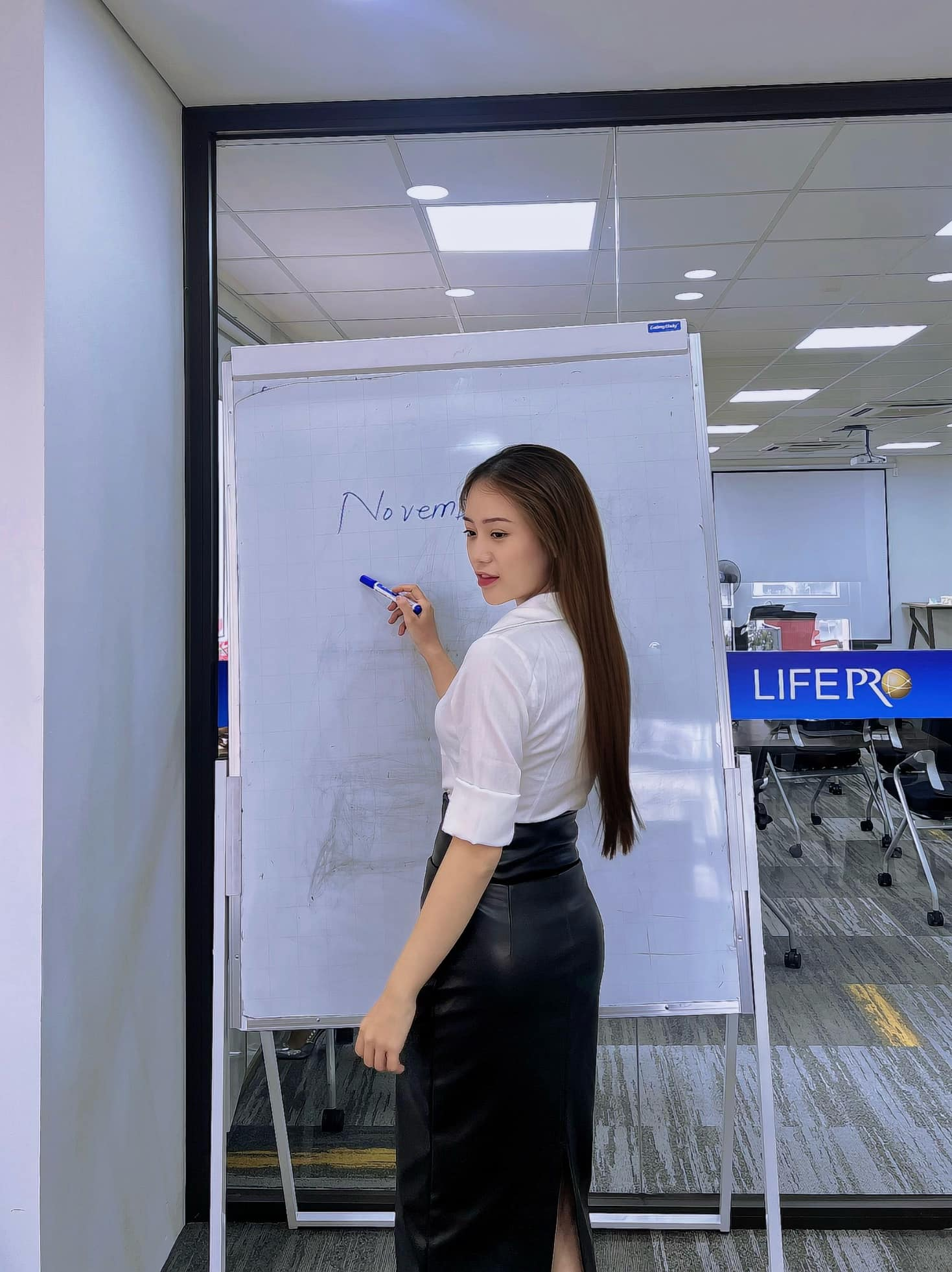 Mai Linh Zuto Shows Off Stunning Looks That Fans Can't Stop Watching 1 Mai Linh Zuto posing confidently