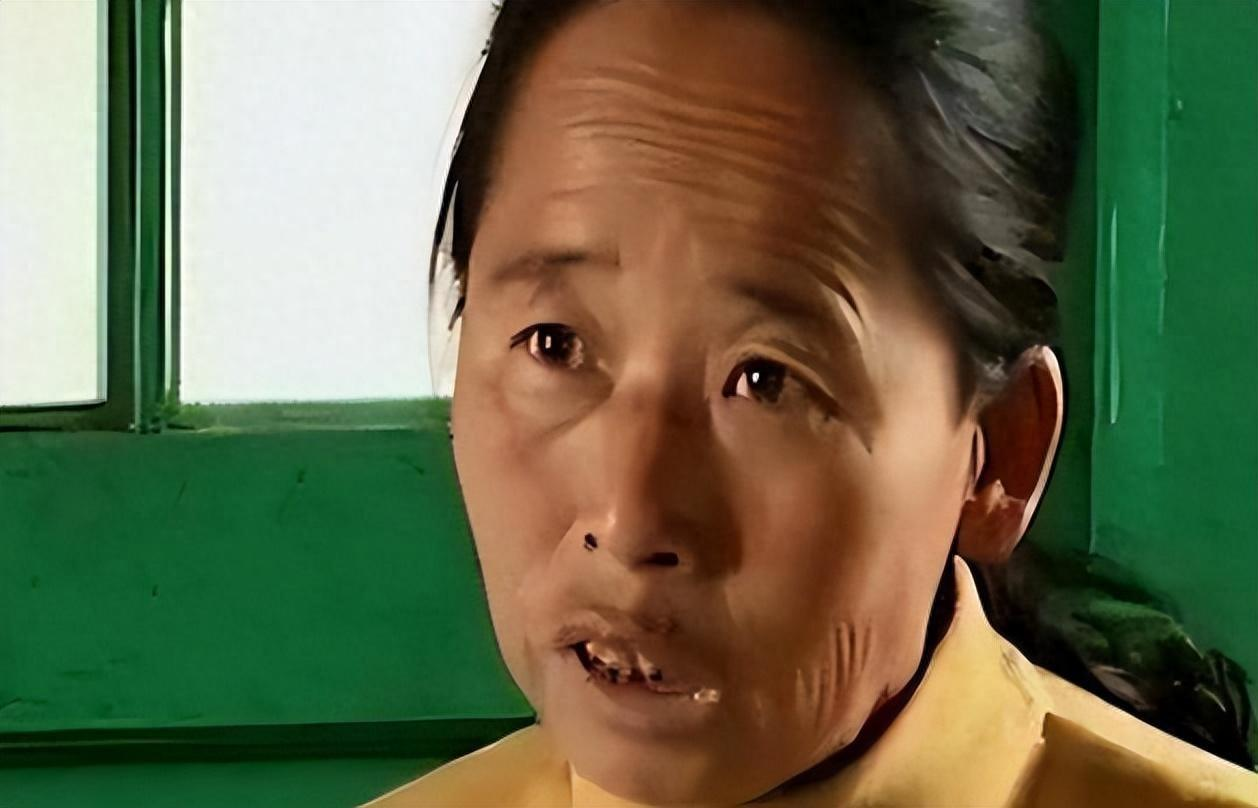 Woman’s Bond with Venomous Snake Sparks Family Drama 1 photo 1731559438460 1731559439358418917144