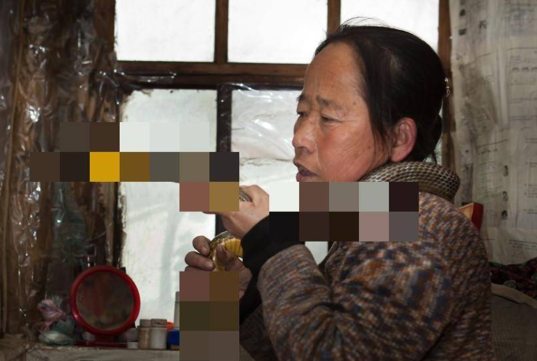 Woman’s Bond with Venomous Snake Sparks Family Drama 3 photo 1731559489687 1731559490006173967329