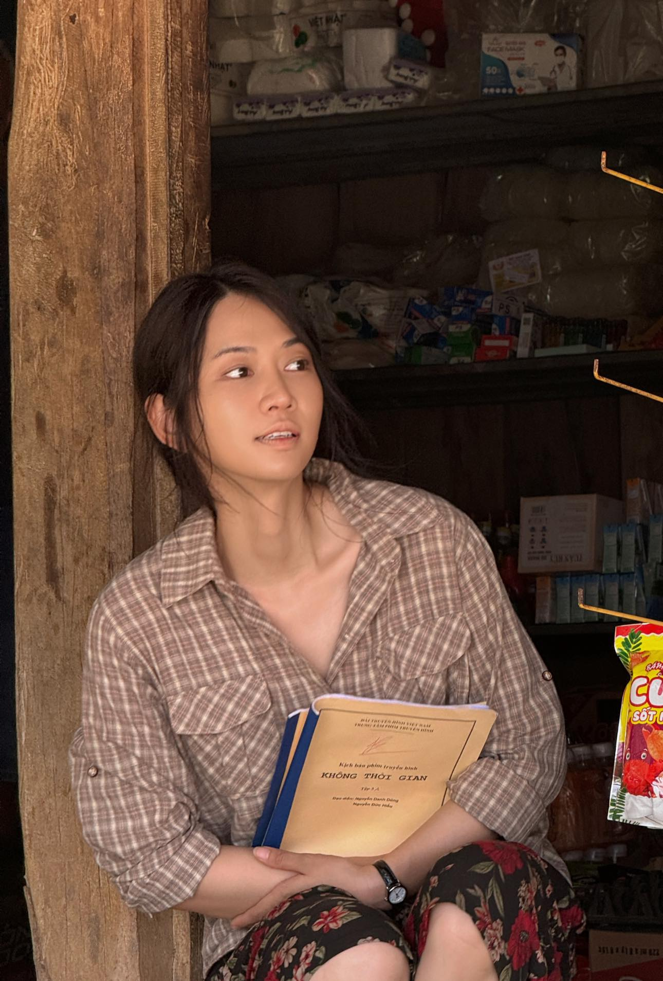 Le Bong Shines in Prime Time Drama, Ditches TikTok Star Label 4 Le Bong filming on location