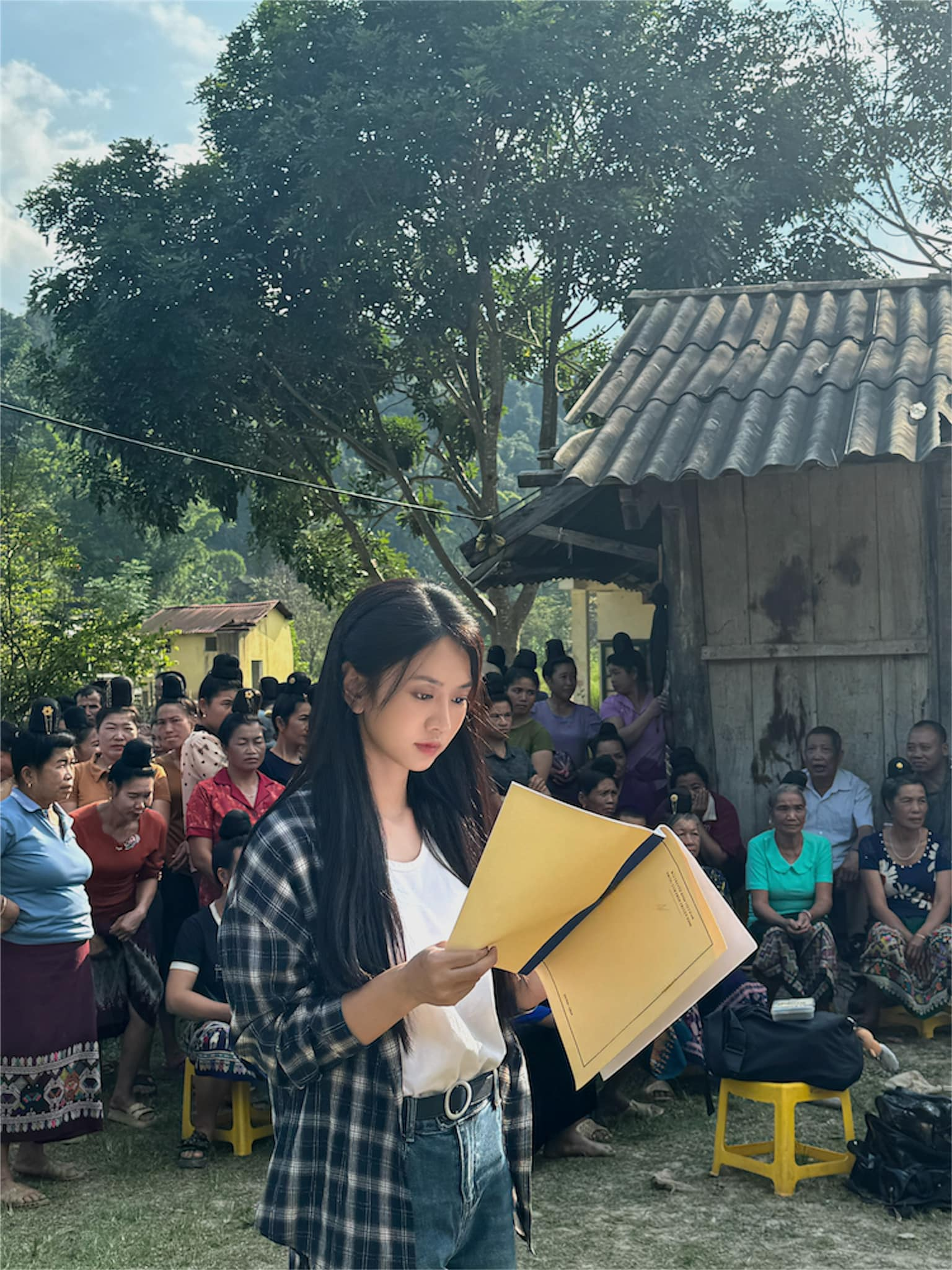 Le Bong Shines in Prime Time Drama, Ditches TikTok Star Label 6 Le Bong on set