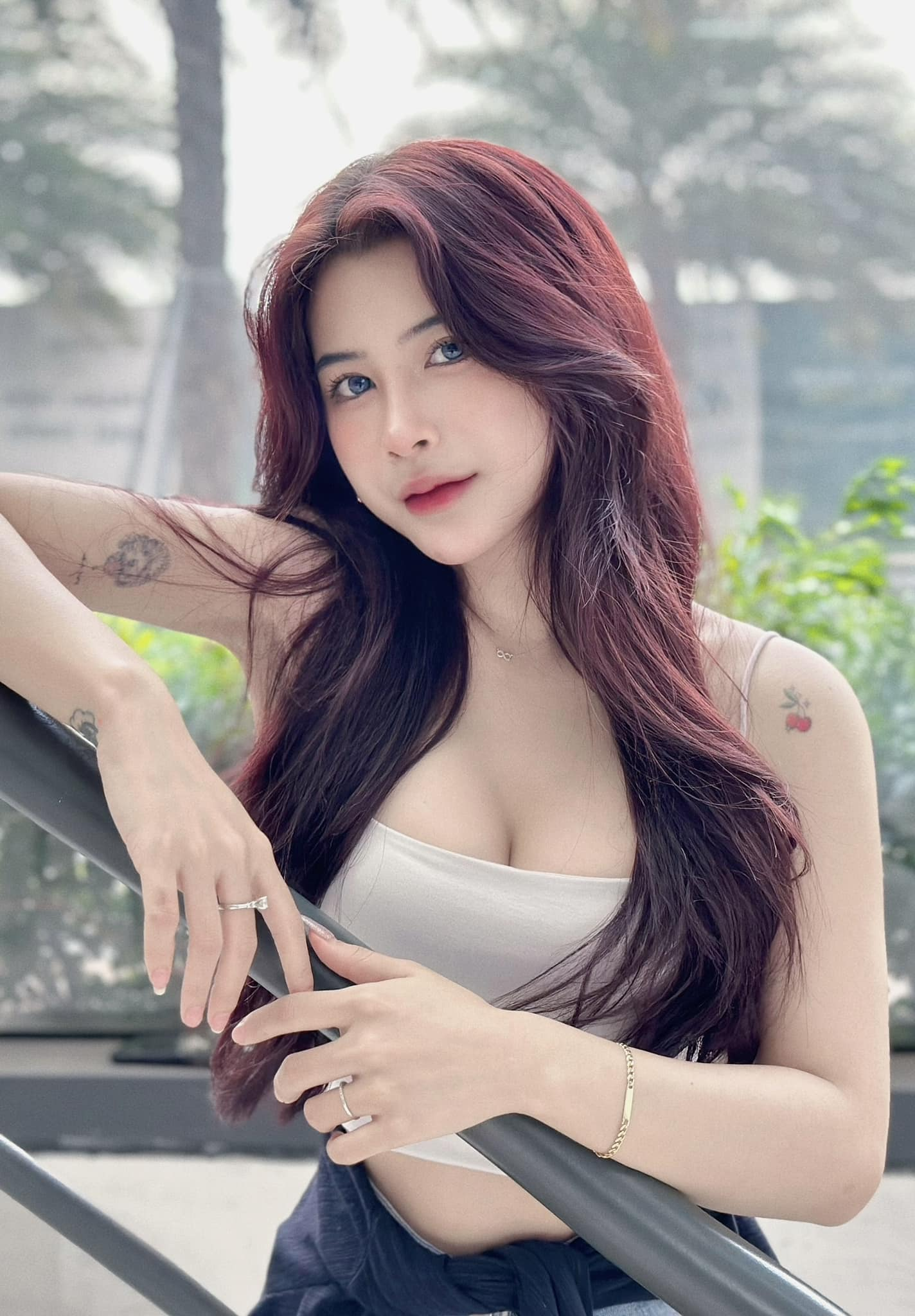 Streamer Quỳnh Ami Shatters Fans’ Dreams with Relationship Reveal 2 Quỳnh Ami posing