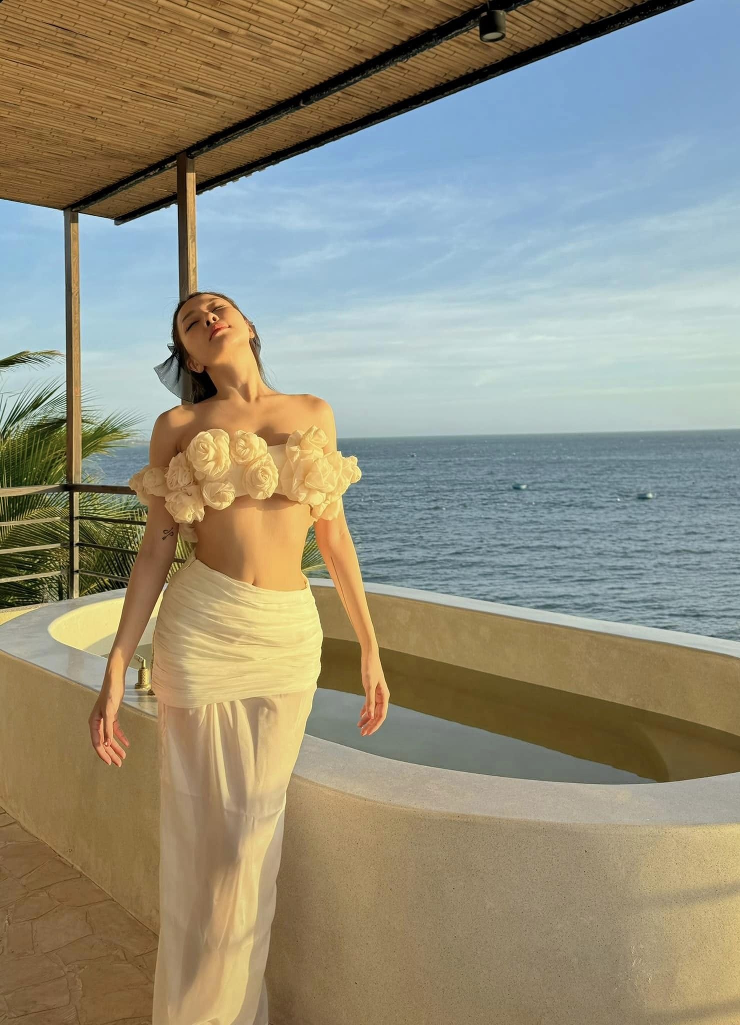 Trâm Anh posing elegantly