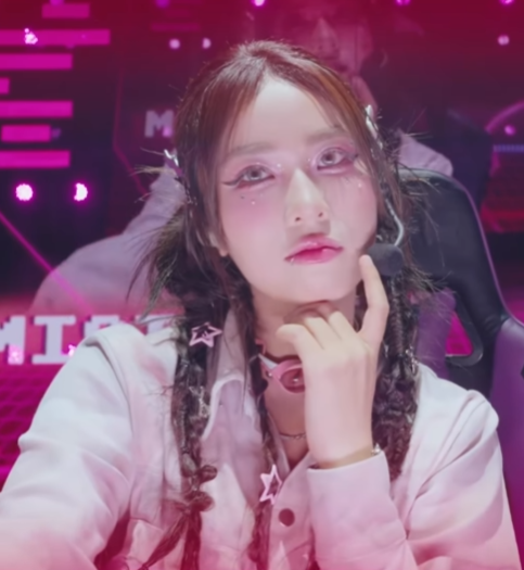 MisThy’s Dance Moves Spark Hilarious Fan Reactions 2 MisThy performing on stage
