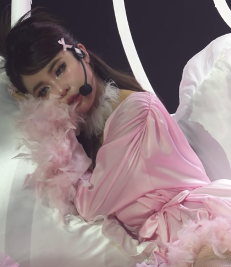 MisThy Stuns Fans With Bold New Fashion Look 4 MisThy's new style