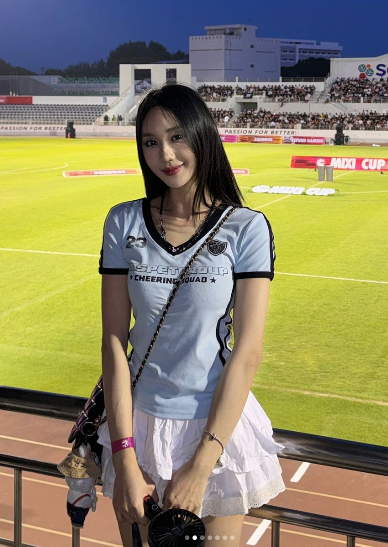 Mina Young Steals the Spotlight at Mixi Cup 4 Mina Young fashion style