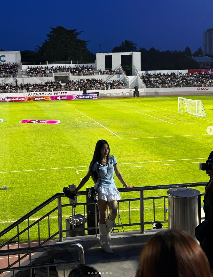 Mina Young Steals the Spotlight at Mixi Cup 6 Mina Young casual look