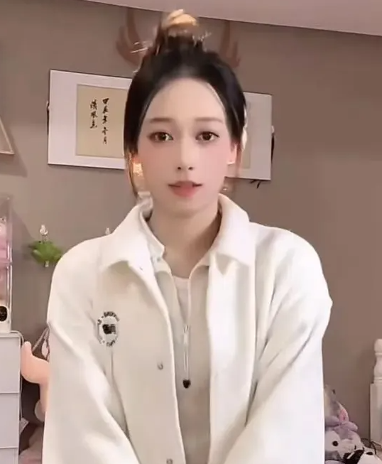 Ex-Gymnast Turned Streamer Sparks Buzz with Sensual Dance 7 Liu Fang apology livestream