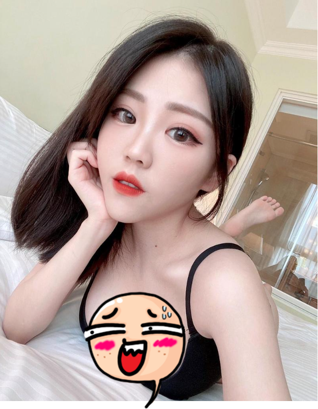 Streamer Hoa Mộc Lan Opens Up About Harassment from Fans 2 Hoa Mộc Lan livestreaming