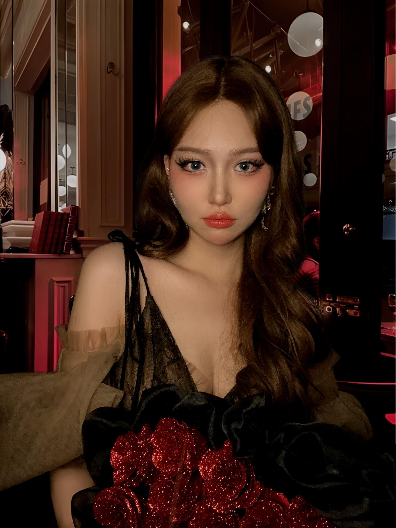 Bé Chanh Publicly Shows Off His Stunning Girlfriend 6 Đinh Như stylish photo