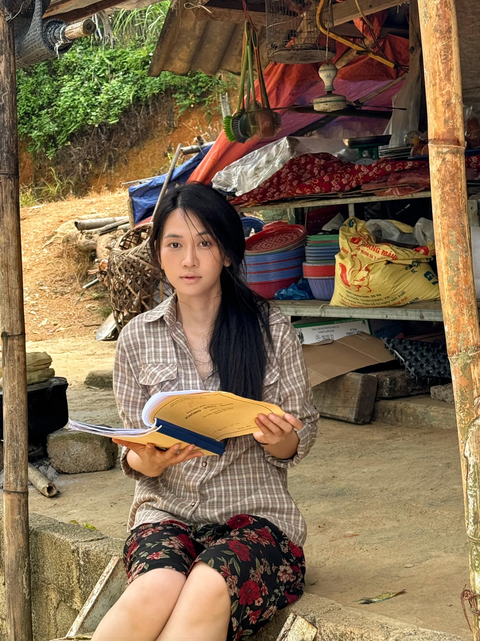 Le Bong’s New Look Shocks Fans in Gritty Drama Role 10 Le Bong in character with no makeup