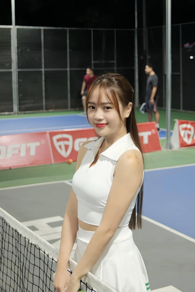Mai Linh Zuto shows off her figure on the pickleball court