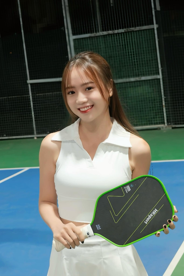 Mai Linh Zuto shows off her figure on the pickleball court