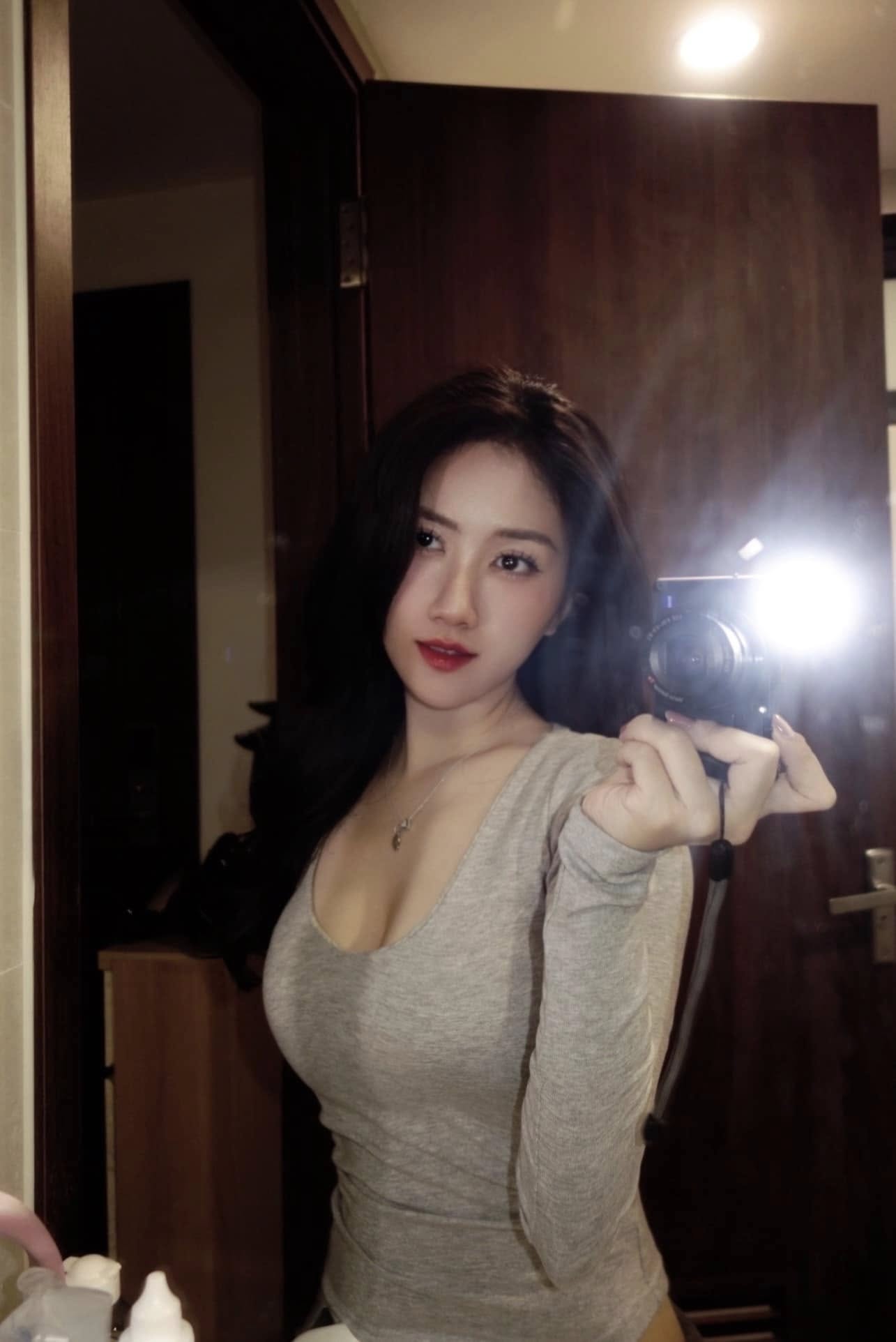 Linh Nắng's charming selfie