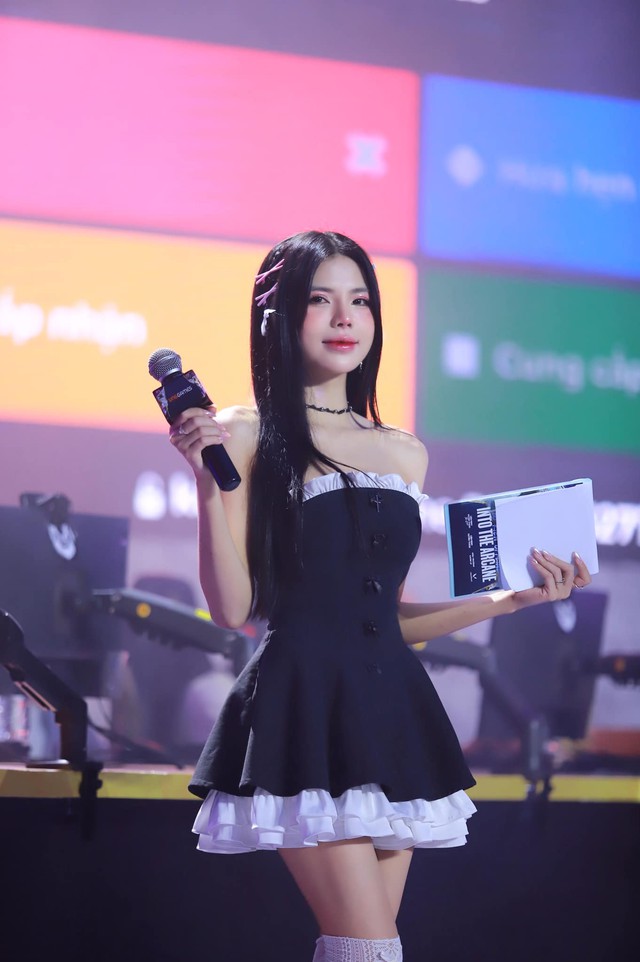 Close-up of Mai Dora's stunning figure leaves fans speechless