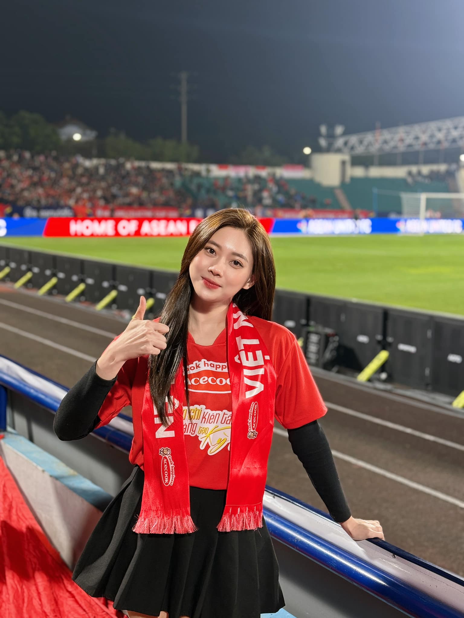 Vietnam’s Stunning Hot Girls Steal the Show at Việt Trì Stadium 1 Thái Thị Huyền Trang cheering at Việt Trì Stadium