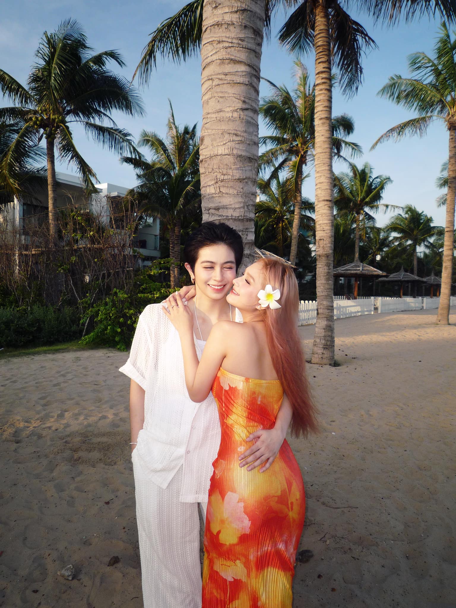 Xoài Non and Gil Lê Get Cozy in Public 3 Xoài Non and Gil Lê beach photoshoot