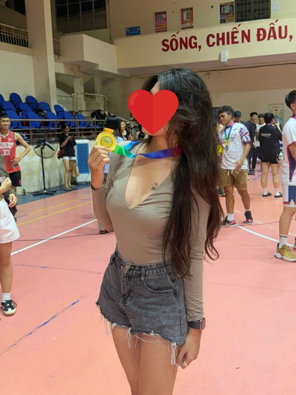Gamer Girl Faces Backlash Over Viral Sexy Moment 2 edit 46867896823293049841037563018937781417565481n 17331294656151989590371