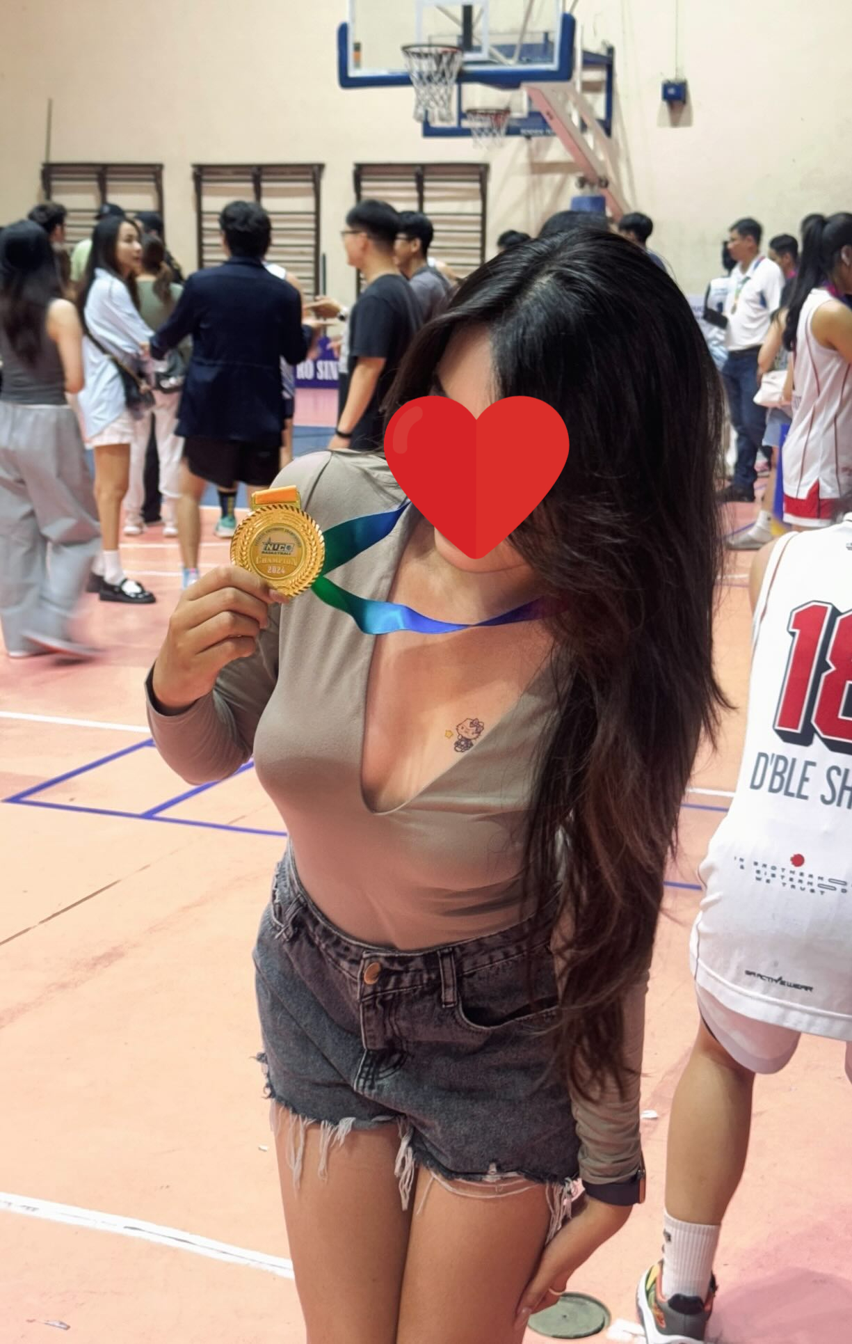 Gamer Girl Faces Backlash Over Viral Sexy Moment 4 edit 4690074725635263299407256254604952262184457n 17331295891221532470637