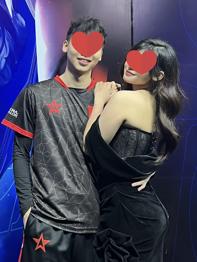 MC Liên Quân doing content with boyfriend