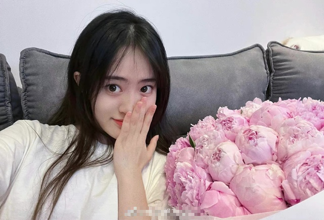 JackeyLove’s Girlfriend Faces Backlash Over Bragging Online 6 JackeyLove’s yearly flower spending