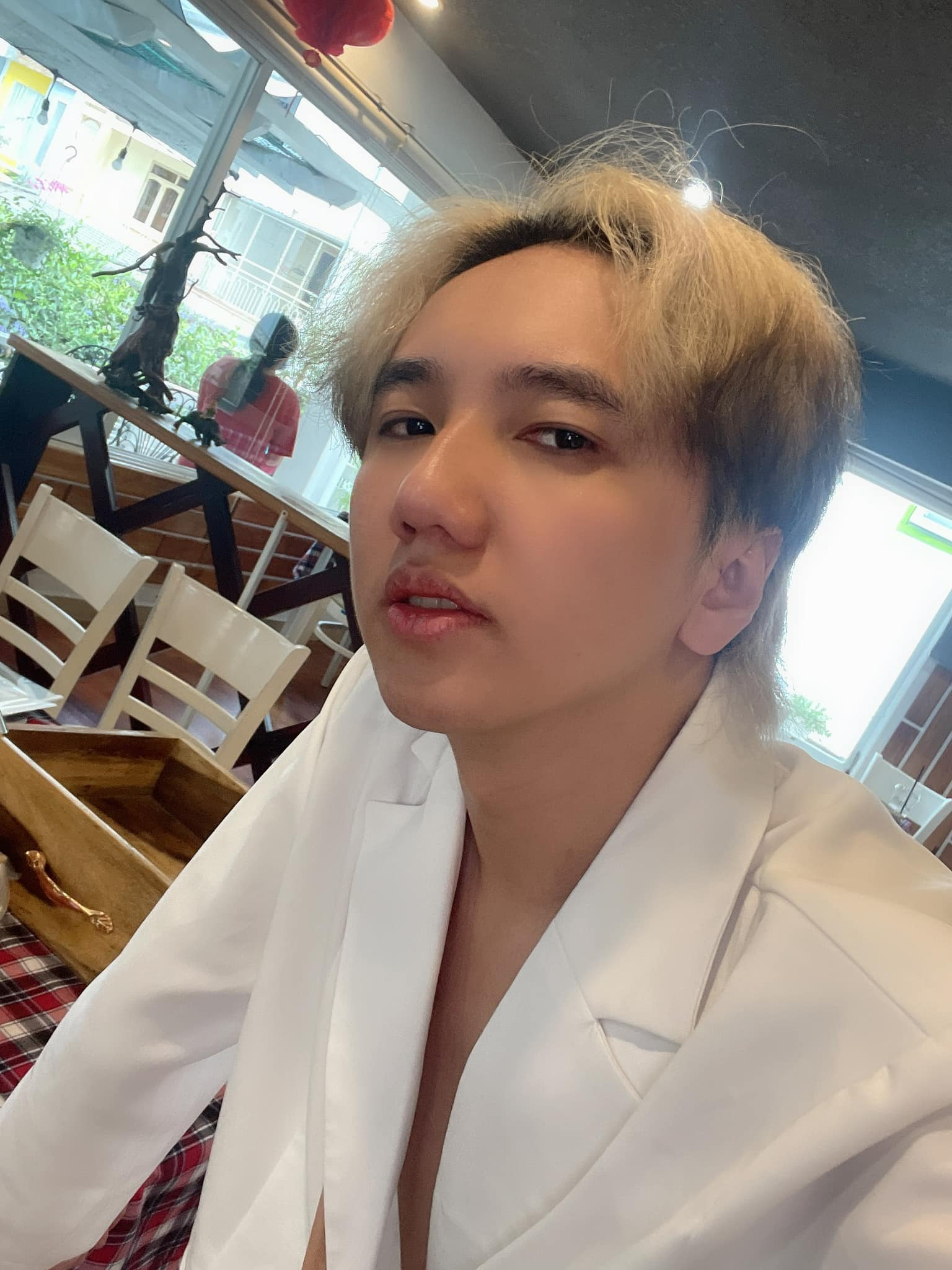 Bé Chanh Publicly Shows Off His Stunning Girlfriend 1 Bé Chanh and girlfriend