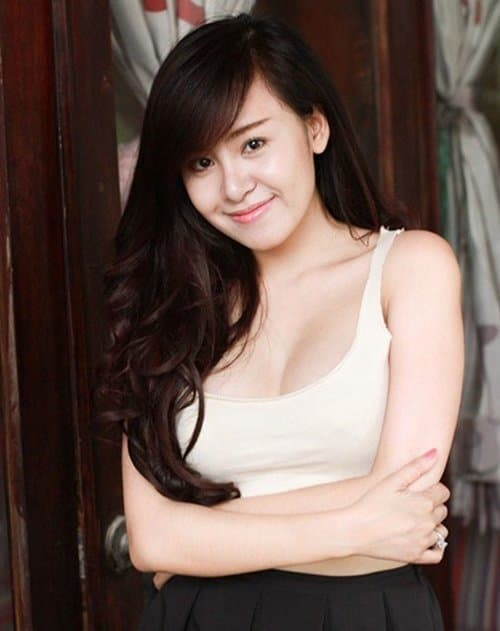 Bà Tưng’s Stunning New Look Shocks Fans 1 Bà Tưng in a casual outfit