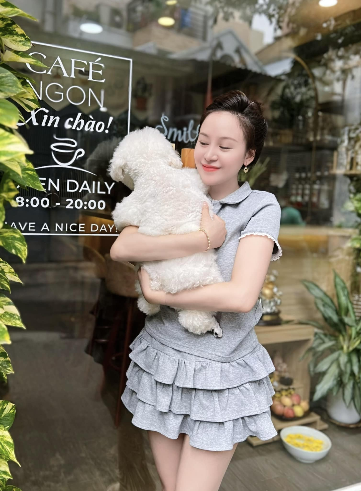 Bà Tưng’s Stunning New Look Shocks Fans 3 Bà Tưng at her coffee shop
