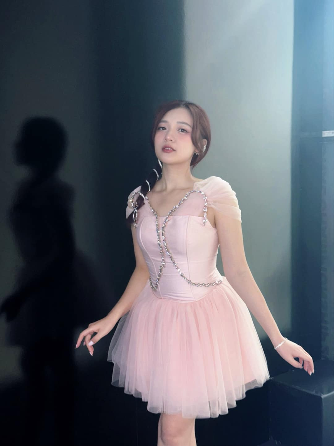MC Phương Thảo’s Dress Malfunction Hits Again at AIC 2024 2 photo 1734076262262 17340762660181073081221