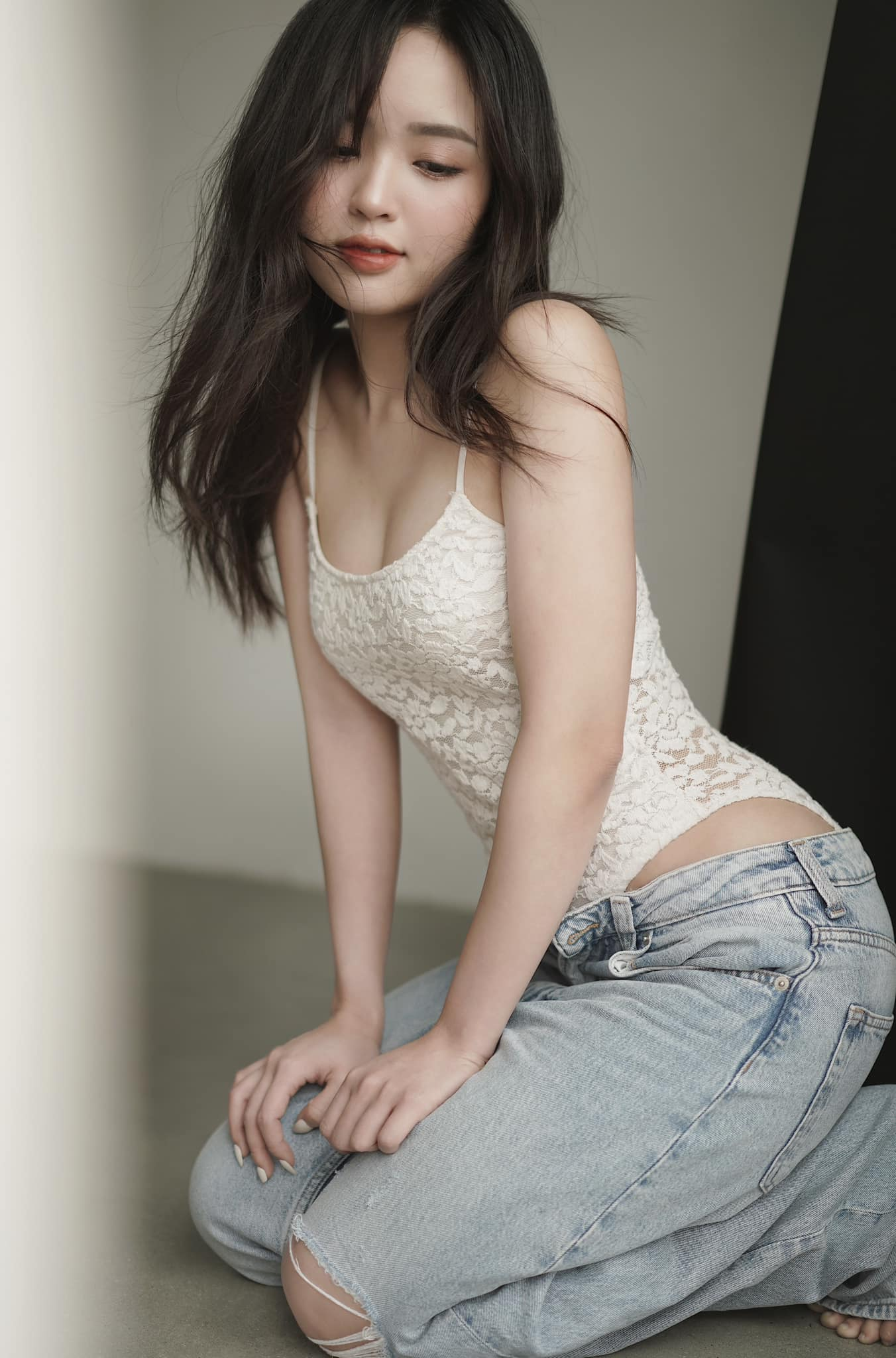 Hot Girl Le Phuong Anh Sparks Buzz with Gym Pics 10 Le Phuong Anh posing confidently in stylish outfit