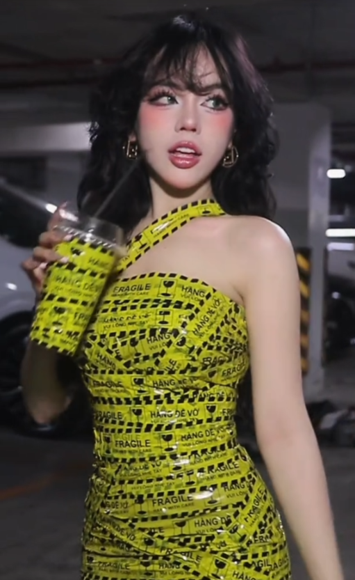 Thanh Mèo and Bảo Khuyên Rock the Tape Dress Trend 3 Thanh Mèo and Bảo Khuyên have been causing a buzz with the 'tape dress' trend over the past few days.