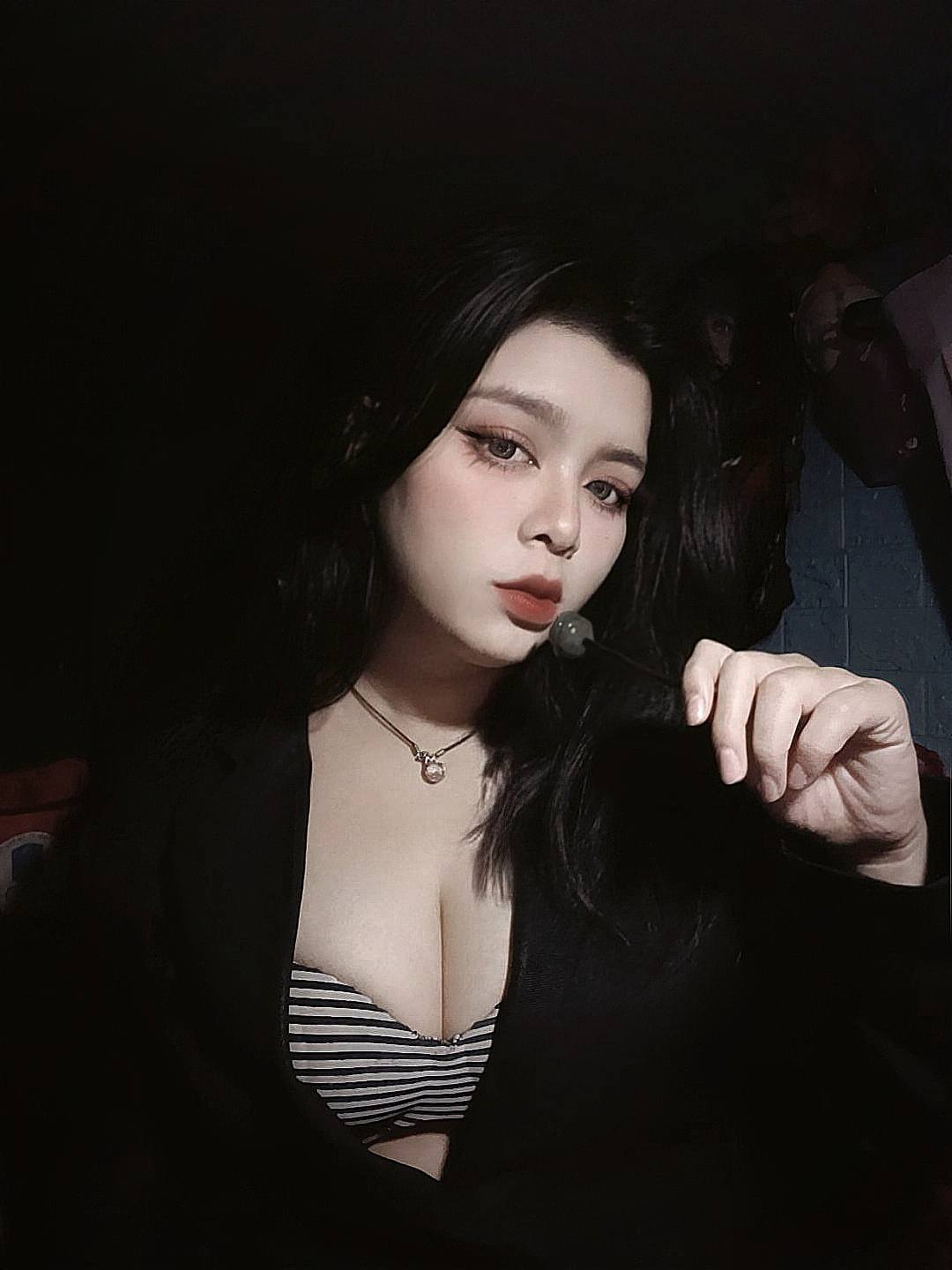 Cosplayer Mỹ Vân Stuns Fans with Casual Photos and Wushu Skills 7 photo 1735620618241 17356206186871674285336