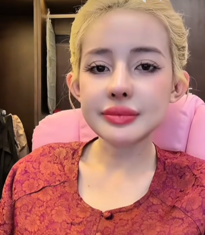 Ngân 98 Reveals Her Real Age, Fans Immediately Doubt It 1 Ngân 98 livestream reveal