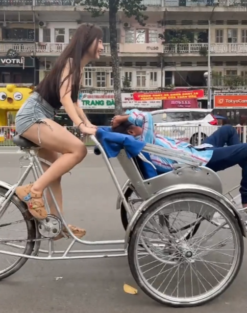Hot Girl Kim Hye Soo's Unique Rickshaw Ride in Vietnam 5 screenshot 2024 12 26 152641 17352034173751456208207