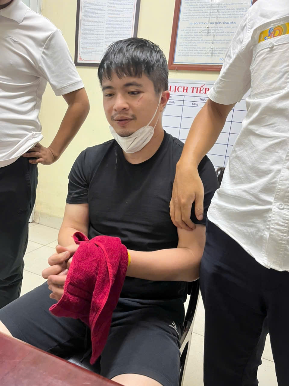 Phó Đức Nam linked to a Turkish suspect, luring over 2,600 victims into international financial and stock investments.