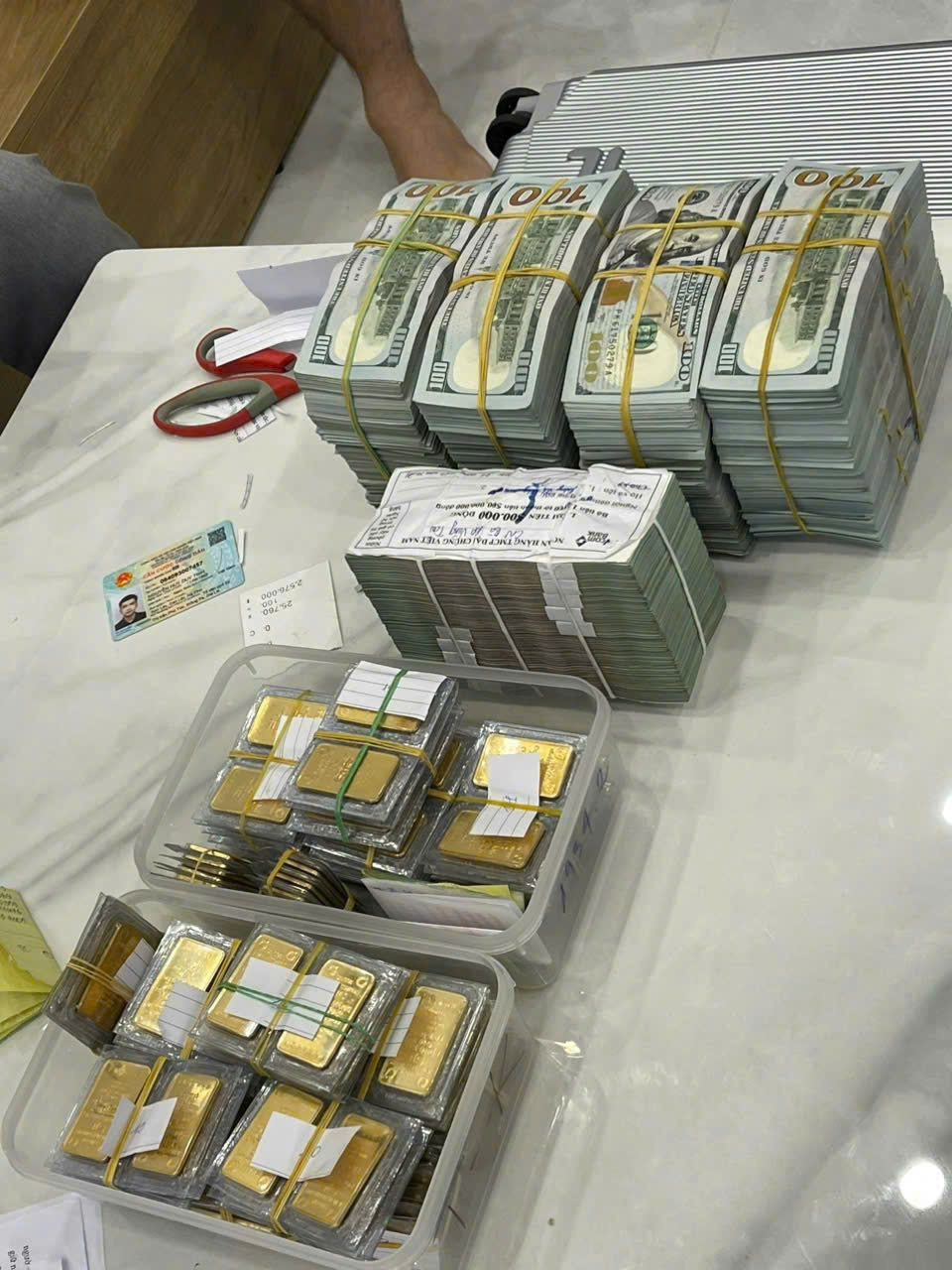 Authorities froze assets worth over 5,200 billion VND including 316 billion in bank accounts, bonds, savings, cash, gold bars, luxury cars, and expensive watches.