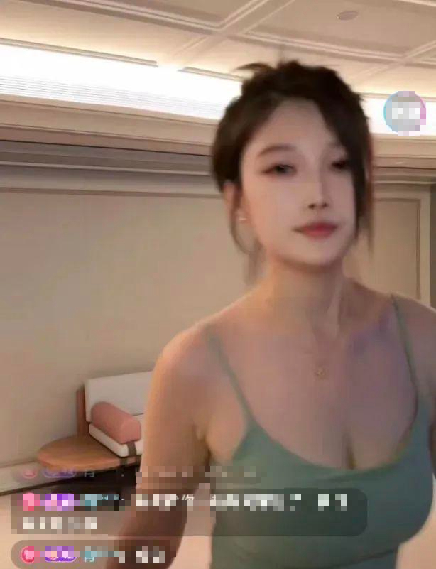 Streamer Combines Workout and Livestream, Fans Go Wild 4 Quan Xuewu fitness stream