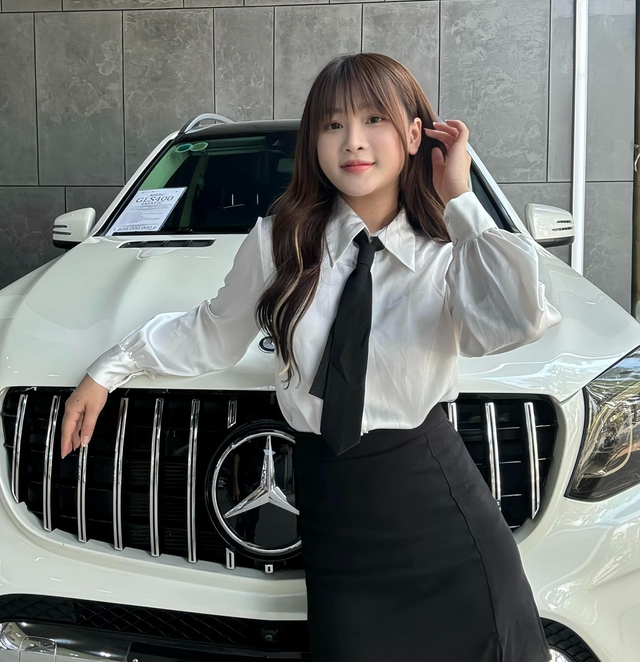 Streamer Lyly Sury Shares Real Body Pics, Fans Call Out Filters 3 Lyly Sury casual photo
