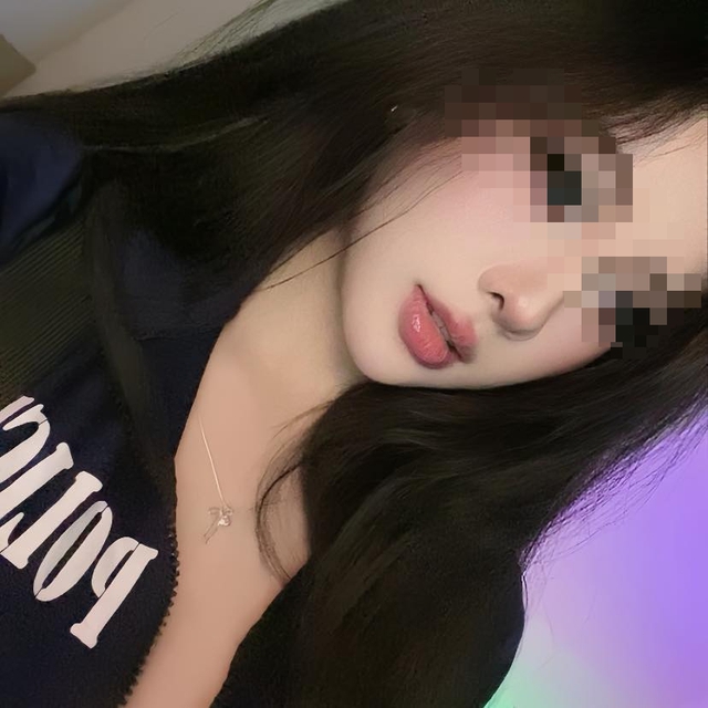 Esports Star M.C Sparks Drama Over Outfit Choice 1 M.C at an esports event