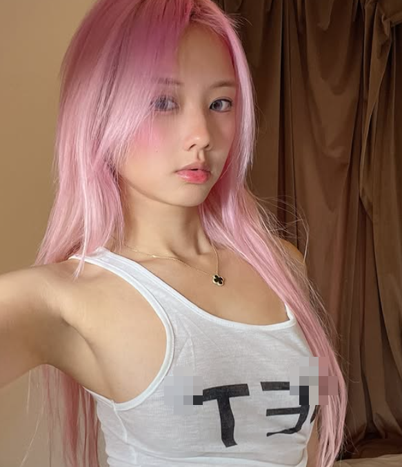 Vietnamese Streamer Vyvan Le Shows Off Tiny Waist in Bold Photos 2 edit screenshot 2025 01 10 113858 17364839609931152337640
