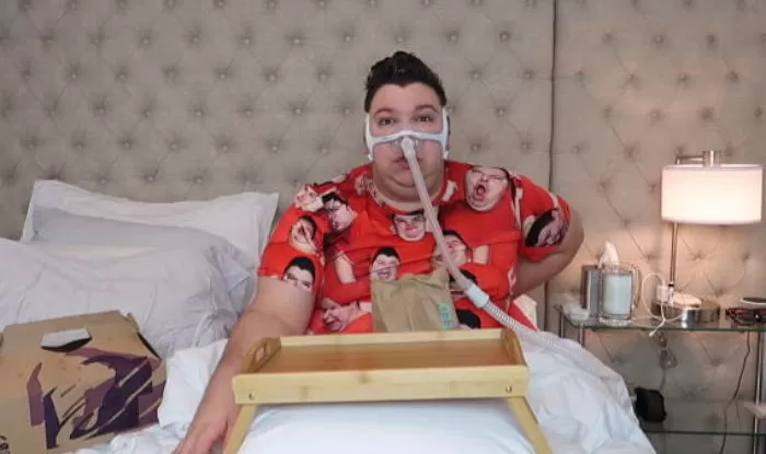 YouTuber Gains 171kg Doing Mukbang, Keeps Filming Even on a Ventilator 2 Nicholas Perry hospitalized on ventilator
