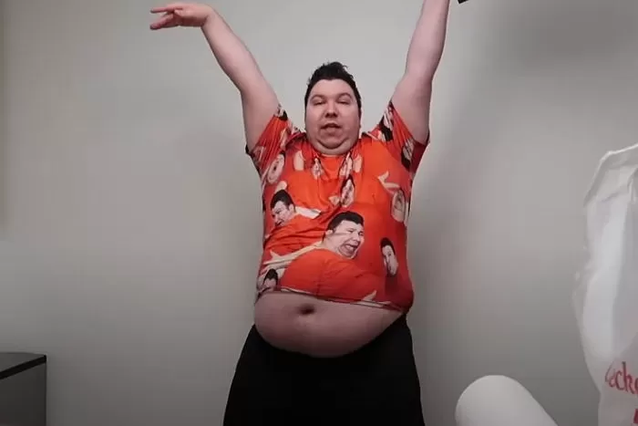 YouTuber Gains 171kg Doing Mukbang, Keeps Filming Even on a Ventilator 1 Nicholas Perry before weight gain