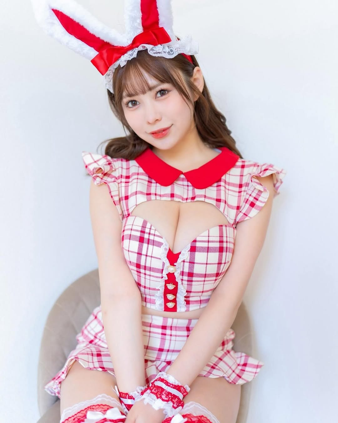 Yua Mikami's Colleague Reveals Massive Earnings, Tens of Millions Annually 1 photo 1735876909329 1735876909967422048116