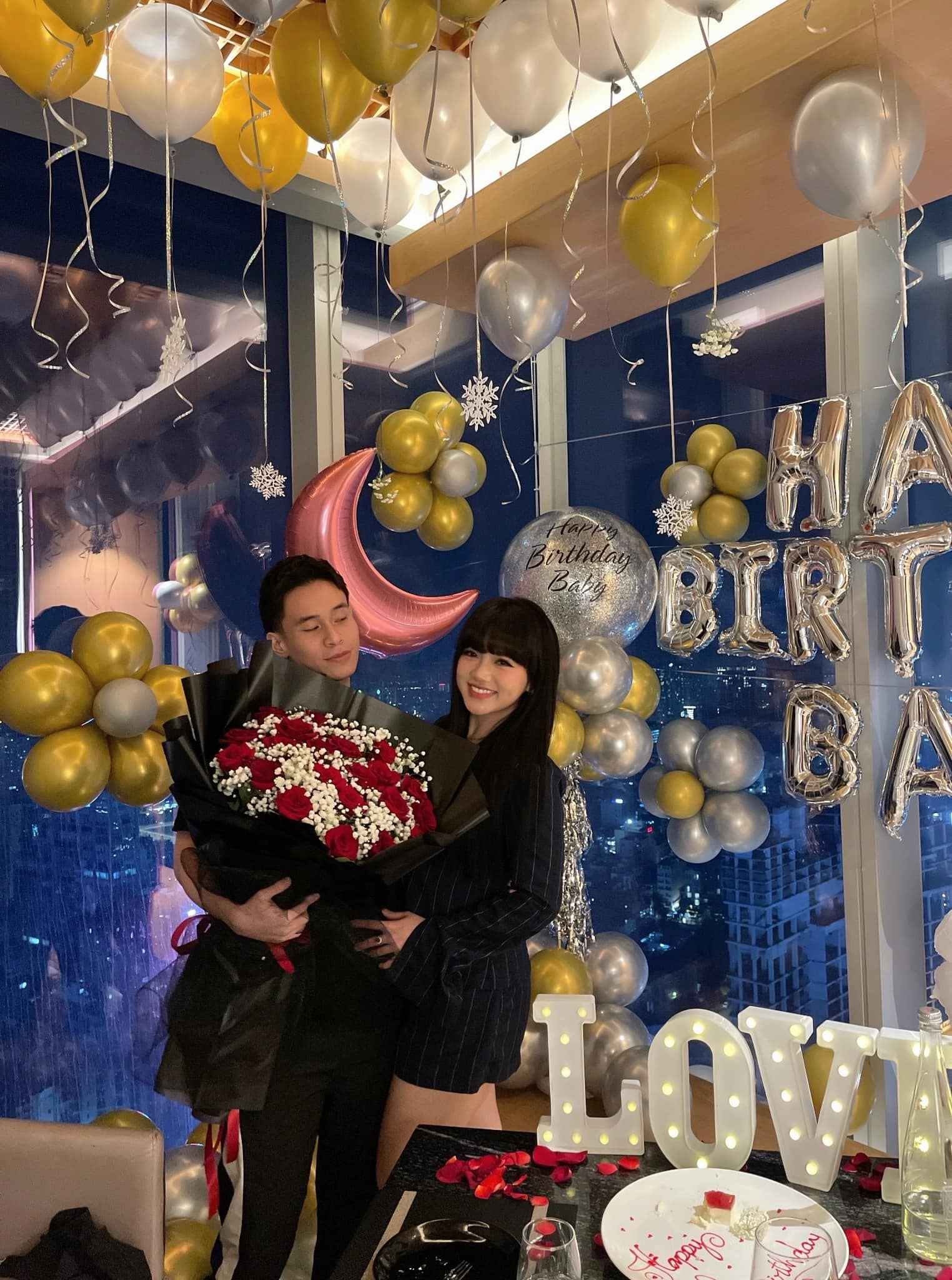 Bảo Hân Helia and Dev Nguyễn's Sweet Public Romance Sparks Fans' Reactions 2 Bảo Hân Helia sharing couple moments