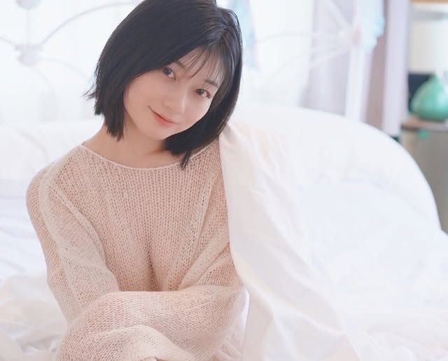 Seto Kanna Poised to Outshine Yua Mikami in Next Decade 4 Seto Kanna posing