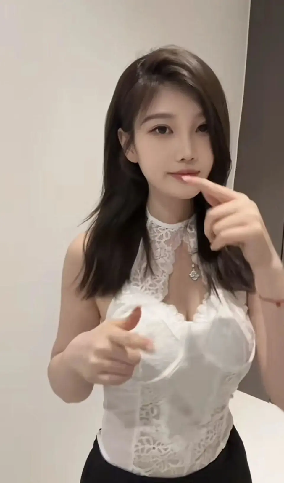 Streamer Combines Workout and Livestream, Fans Go Wild 1 Quan Xuewu streaming comeback