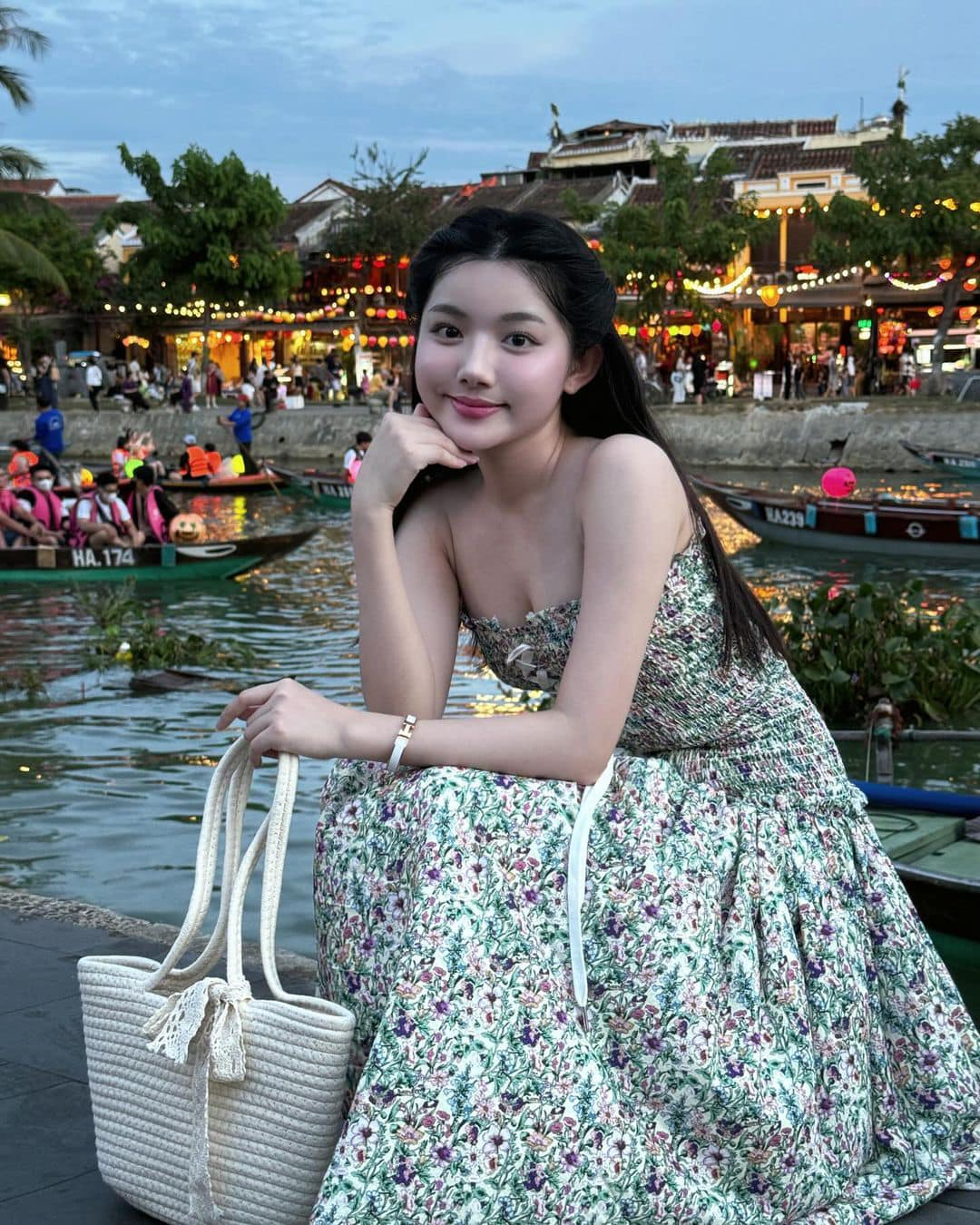 Quỳnh Trương at charity event