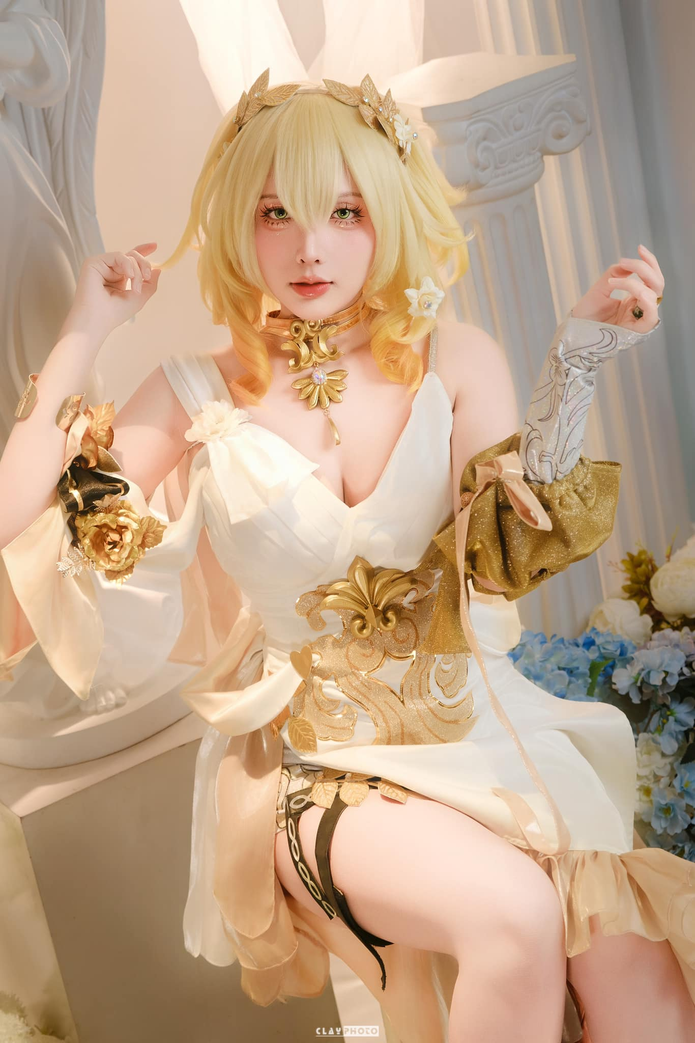 Aglaea cosplay from Honkai: Star Rail